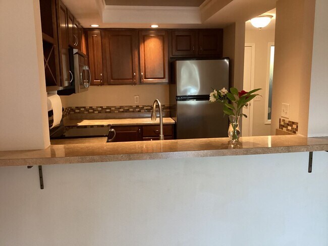 Foto del edificio - Charming Edmonds Condo with Two Garages an...