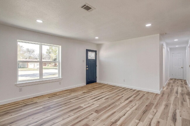 Foto del edificio - 521 Mesquite Ave N