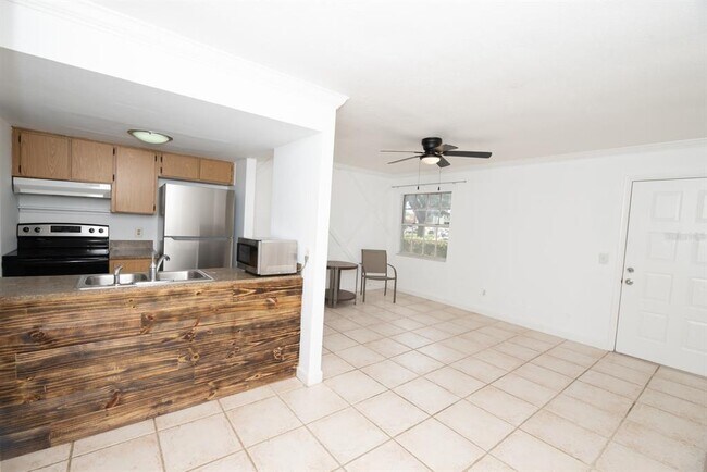 Building Photo - 4878 W Gandy Blvd