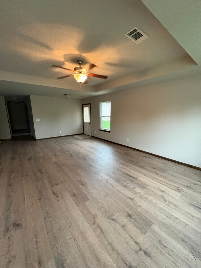 Foto del edificio - 135 SW Rose Garden Ln