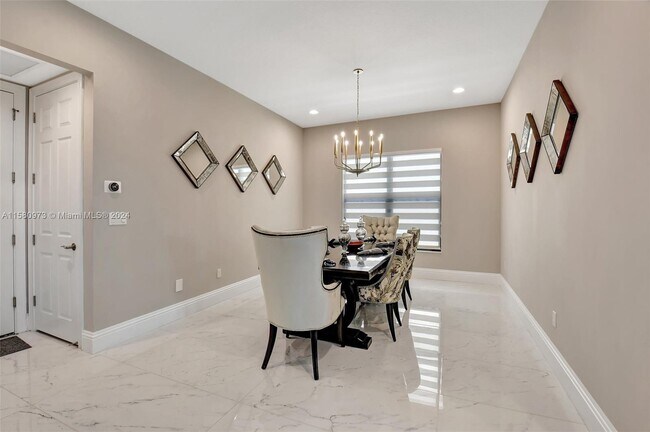 Foto del edificio - 9331 Eden Roc Ct