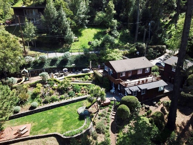 Building Photo - Private Home in Scenic Forest Knolls