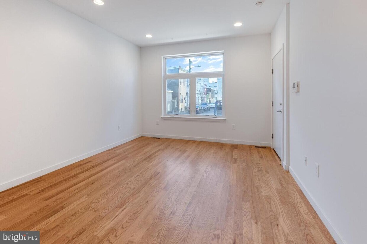 2311 E Oakdale St Unit 1, Philadelphia, PA 19125 Room for Rent in