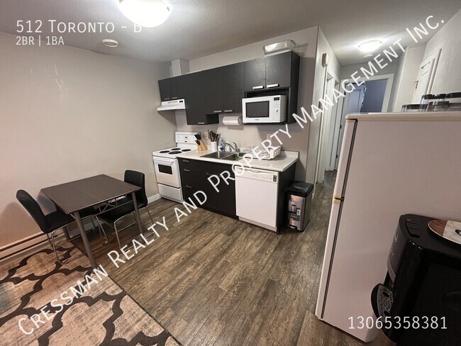 Photo du bâtiment - 2 Bed 1 Bath Basement Suite in Churchill Downs