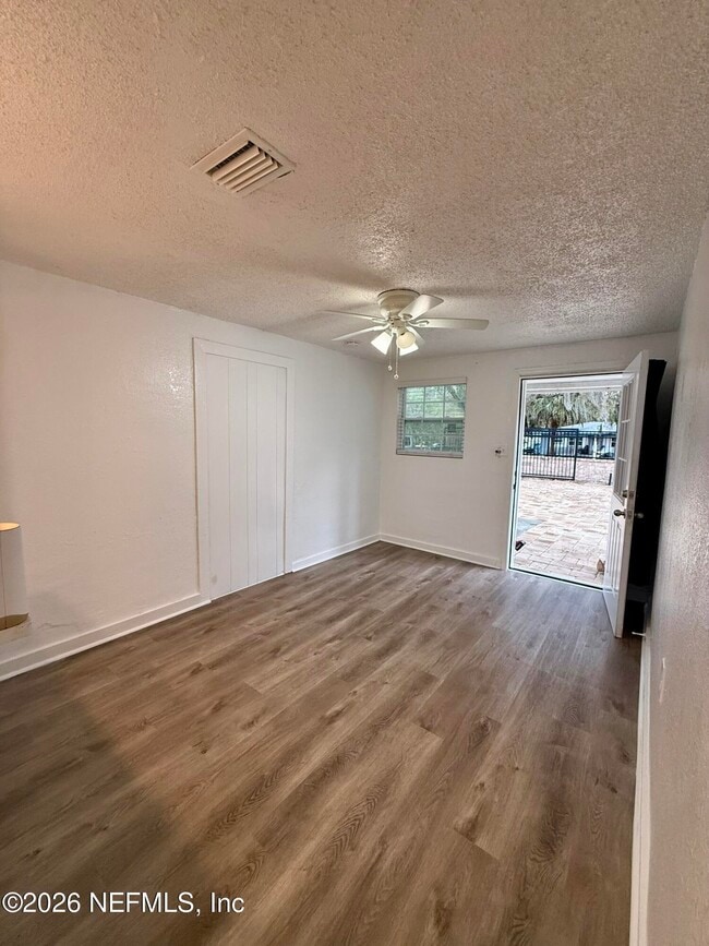 Building Photo - 9554 Ridge Blvd