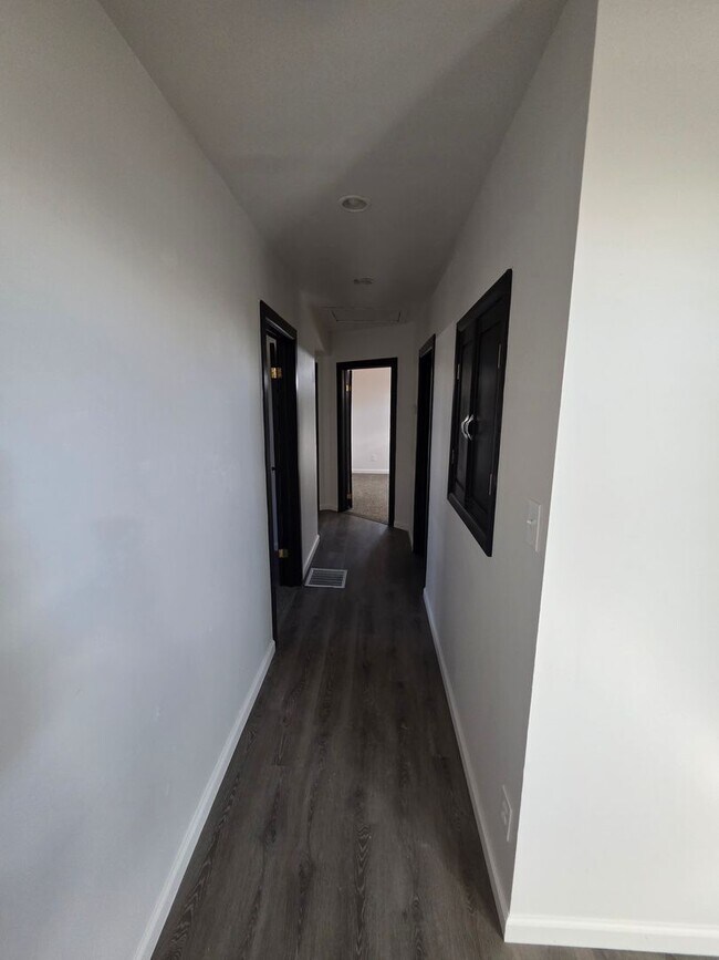 Building Photo - MOVE IN READY - 1/2 OFF SECURITY DEPOSIT