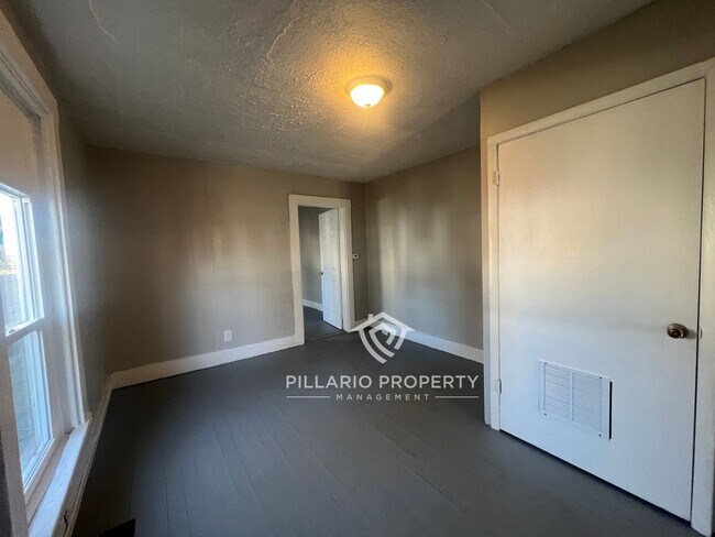 Foto del edificio - 143-145 Villa Ave