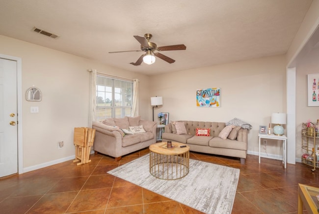 Building Photo - 125 Darby Way