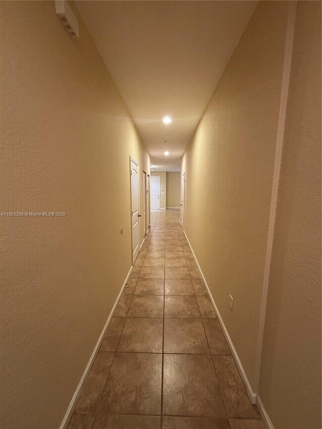 Foto del edificio - 290 SW 7th Ct