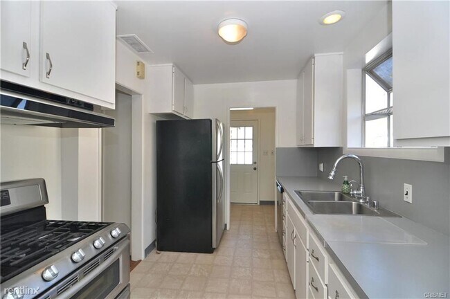 Foto del edificio - 3 br, 2 bath House - 5745 Columbus Ave