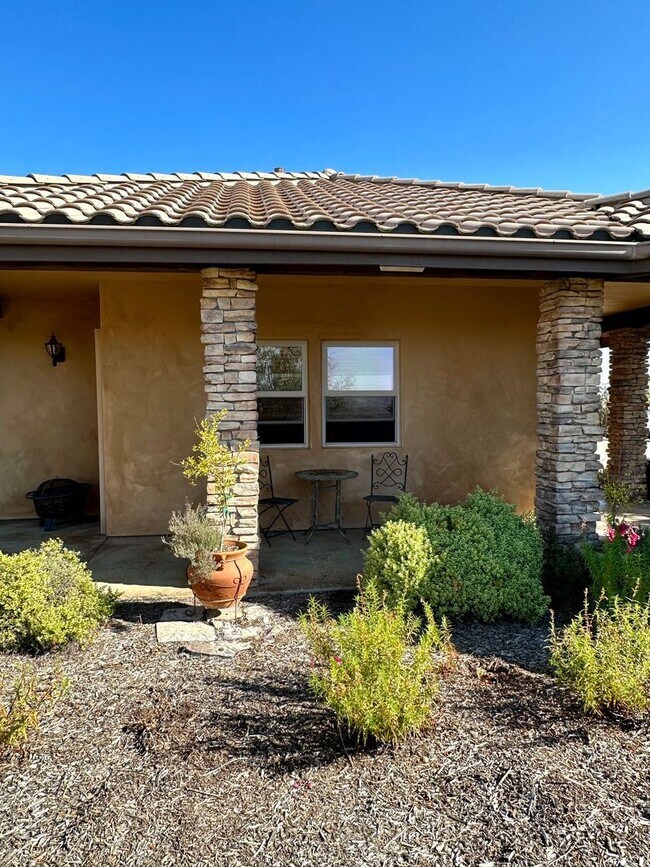 Building Photo - Studio, 1 bath House - 2626 Summer Ranch R...