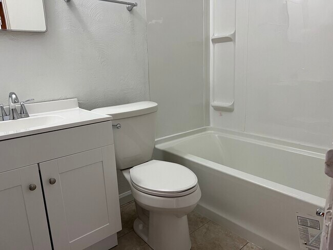 Foto del edificio - 915 Sleepy Hollow Rd