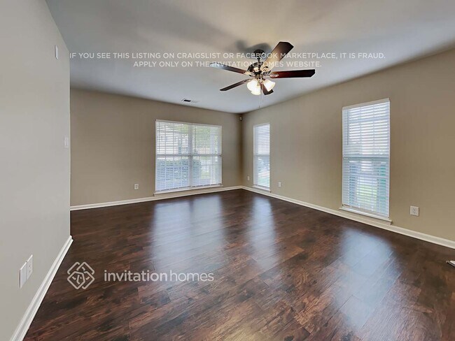 Foto del edificio - 7017 Long Run Ln