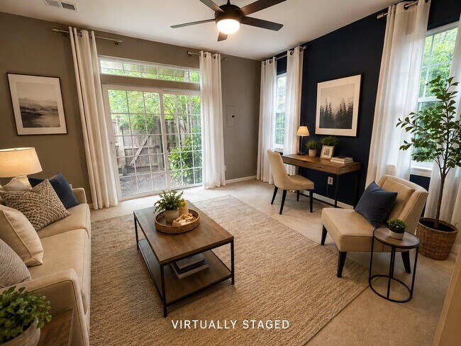 Foto del edificio - 8195 Falls Grove Dr