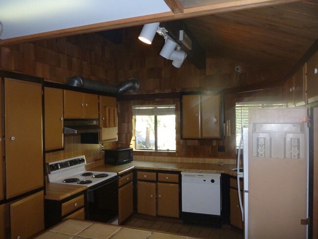 Building Photo - 4 br, 2 bath House - 859 S. Dyer