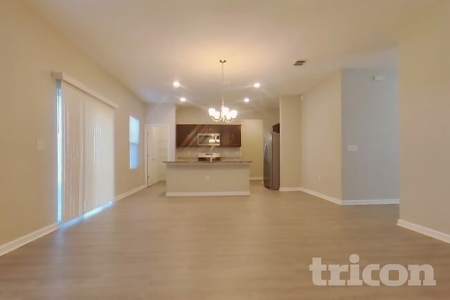 Foto del edificio - 15619 Merlin Ave