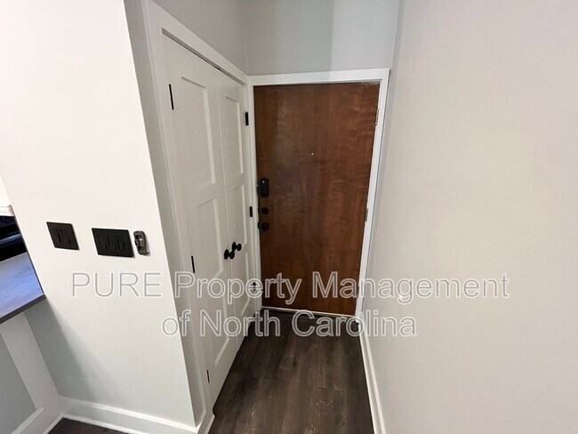 Foto del edificio - 224 N Poplar St
