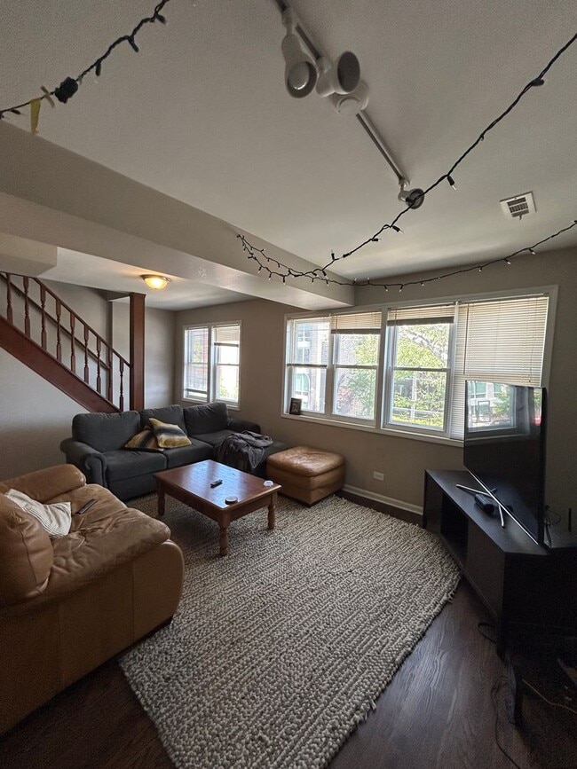 Photo - 1505 W Huron St Apartment