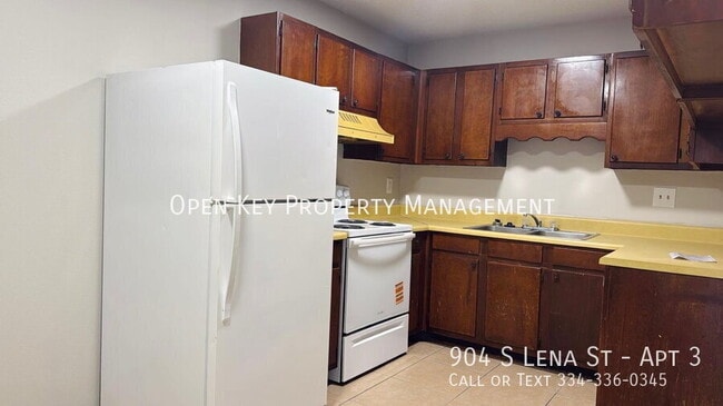 Building Photo - 904 S Lena St