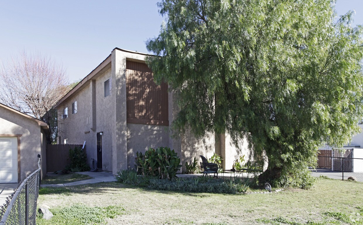 Building Photo - 707 E Washington Ave