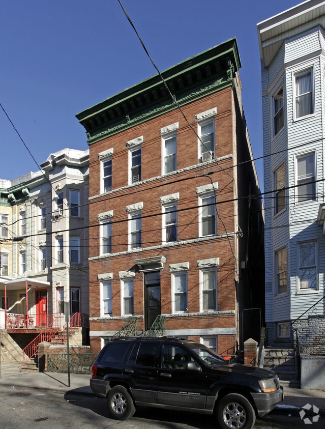 Building Photo - 614 14th St