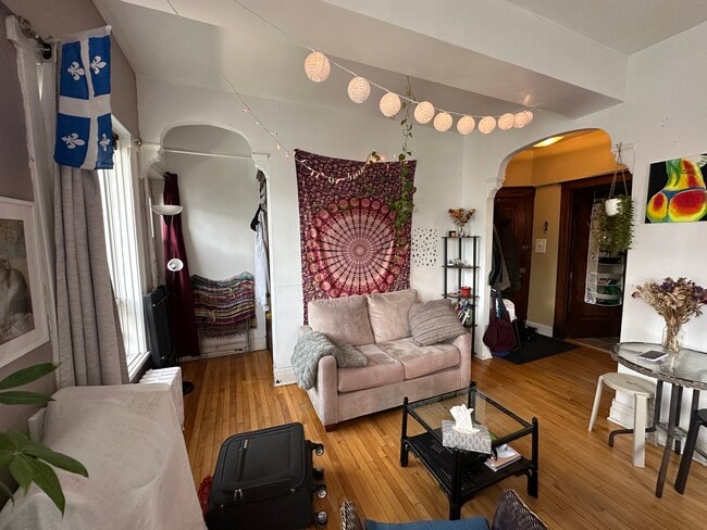 Building Photo - 4215-4229 Ave. de la Roche