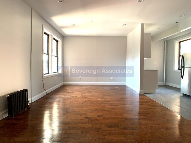 Foto del edificio - 141 Nagle Avenue