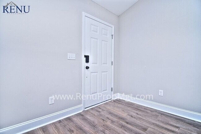 Foto del edificio - Now Available!!!