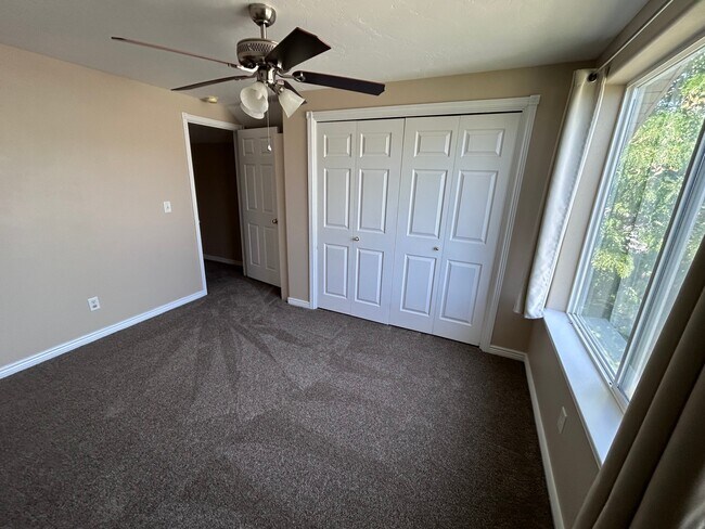 Building Photo - 517 Meadowview Ln