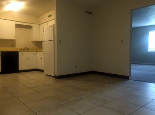 Building Photo - 400 Sunrise Dr