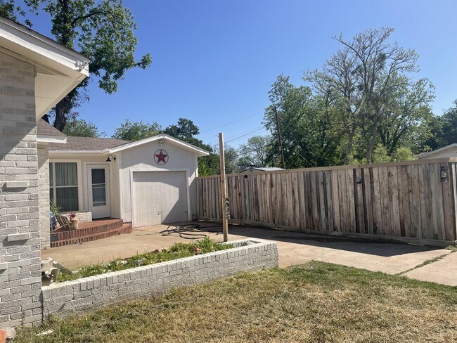 Building Photo - 4739 Augusta Ln