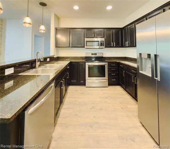 Foto del edificio - 5637 Twin Oaks Dr