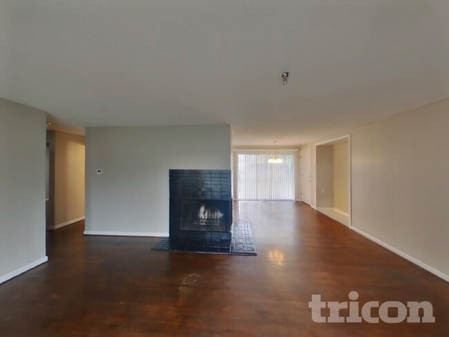 Building Photo - 6028 S 118th Pl