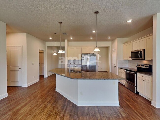 Building Photo - 898 Sunny Stroll Dr