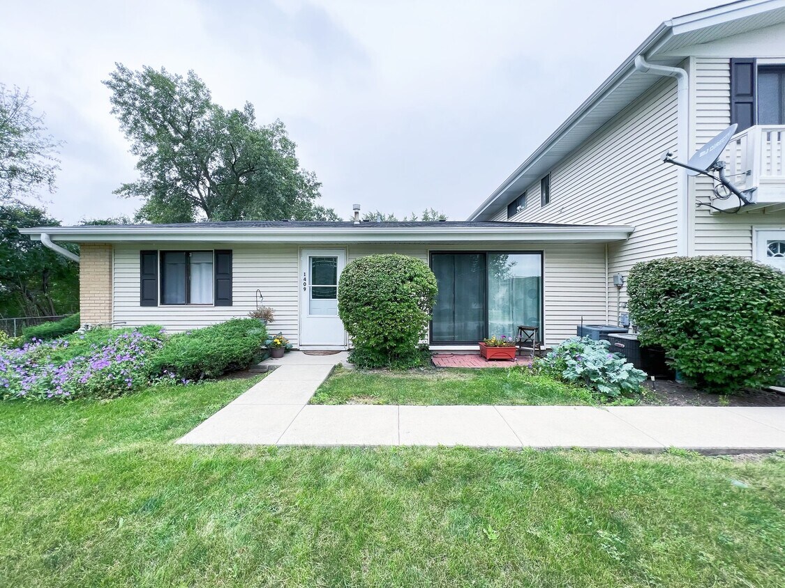 1409 Ellisville Ln Unit 0, Schaumburg, IL 60193 Room for Rent in