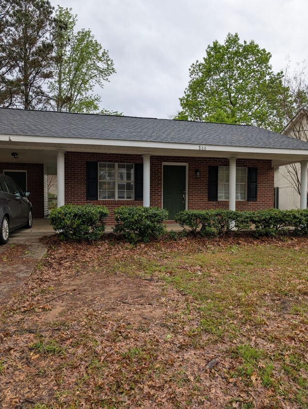 Foto principal - 866 Hollins Rd
