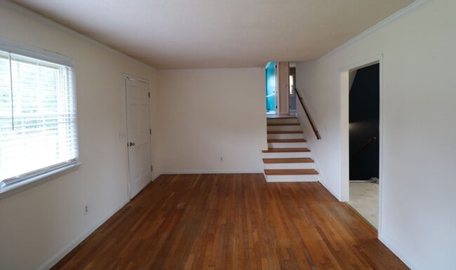 Building Photo - 120 Sunnybrook Ct