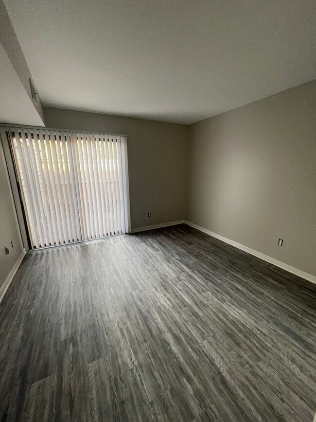 Building Photo - Welcome to this charming 1-bedroom, 1-bathroom Apartment, located in the vibrant city of Charlott...