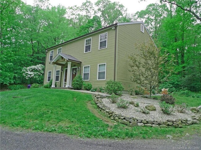 Foto del edificio - 832 Old Waterbury Rd
