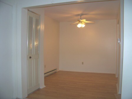 Building Photo - 576 Riverside Dr
