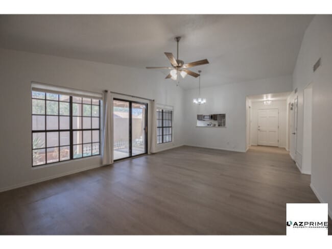 Building Photo - A Distinguished 2/2 Single-Level Townhome ...