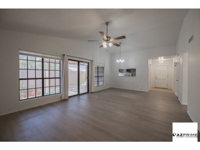 Foto del edificio - A Distinguished 2/2 Single-Level Townhome ...