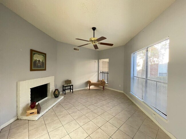 Foto del edificio - 3733 Thistlemont Dr