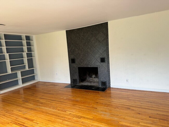 Building Photo - Single Family Home - Available For Rent!