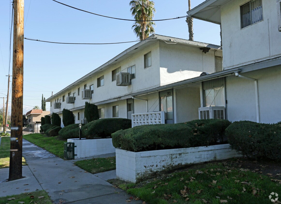 Building Photo - 753 W Evans St