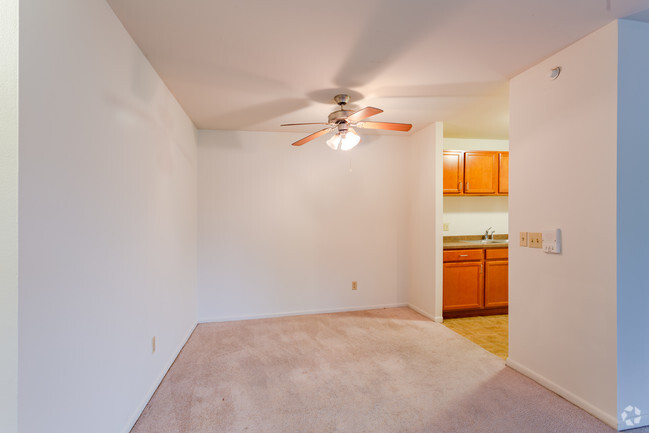 2BR, 1BA - Maple Lawn Apartments