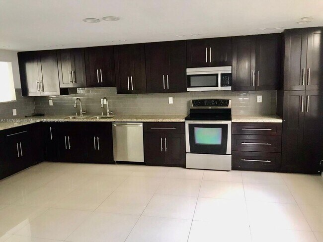 Foto del edificio - 20381 NE 30th Ave