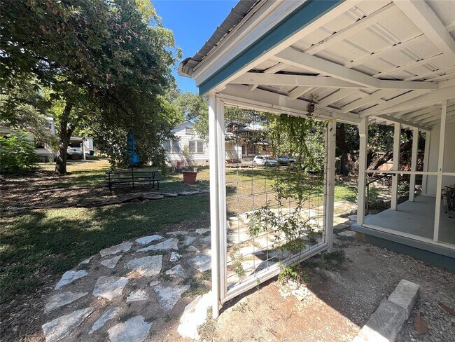 Building Photo - 1400 Hillside Ave