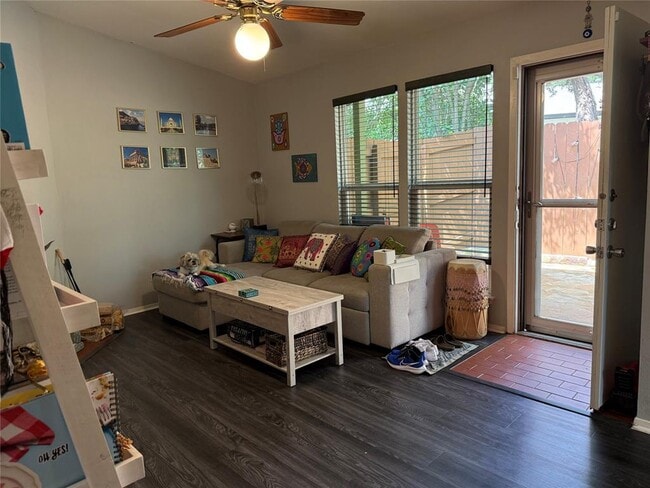 Building Photo - 816 Ramble Ln