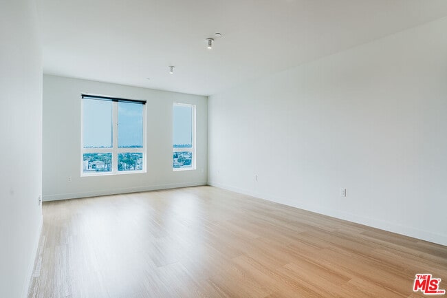Foto del edificio - 10601 Washington Blvd
